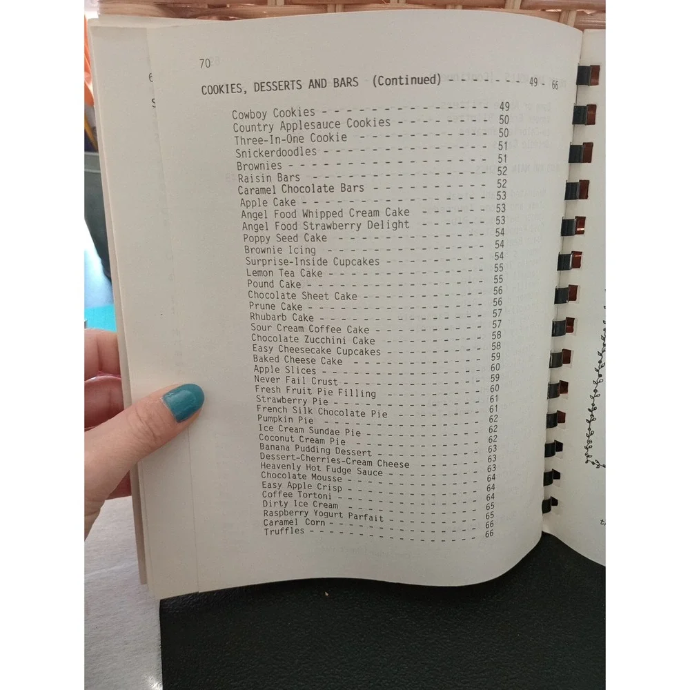 Family‎ Cookbook LaVey Phillips Carol Walter Iowa Falls, Iowa 1985 Country...